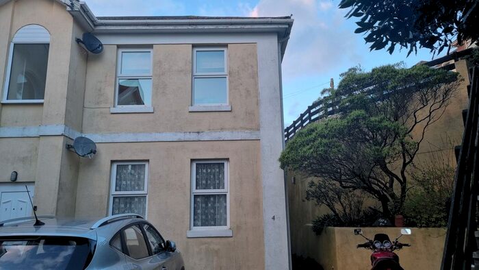 1 Bedroom Flat To Rent In Thurlow Road, Torquay, TQ1