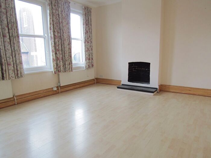 3 Bedroom Flat To Rent In Connaught Avenue, Frinton-On-Sea, CO13