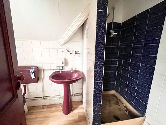 6 Bedroom End Of Terrace House For Sale In John Street, Brierley Hill, DY5