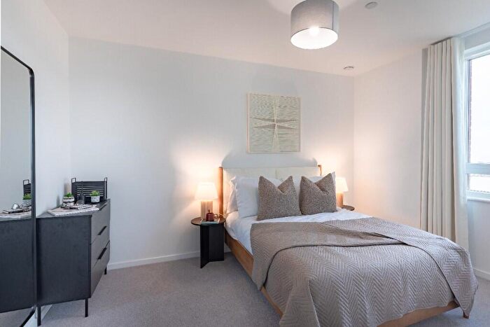 2 Bedroom Apartment For Sale In Meridian Way, London, N18
