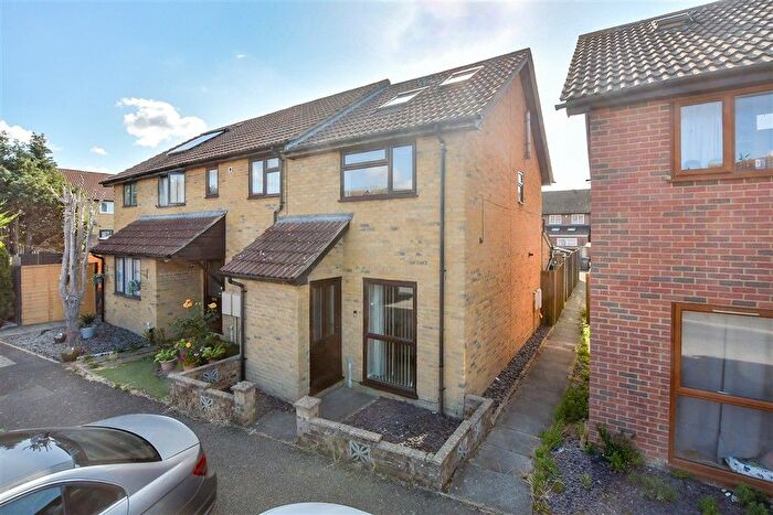 3 Bedroom End Of Terrace House For Sale In Stevens Road, Eccles, Aylesford, Kent, ME20