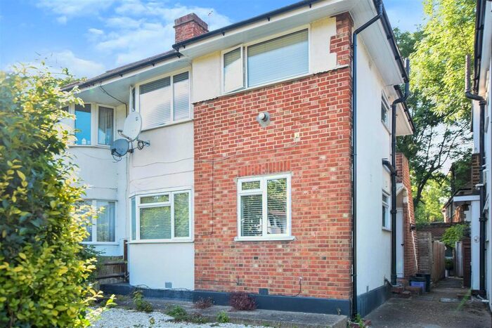 2 Bedroom Maisonette To Rent In Windsor Avenue, London, SW19