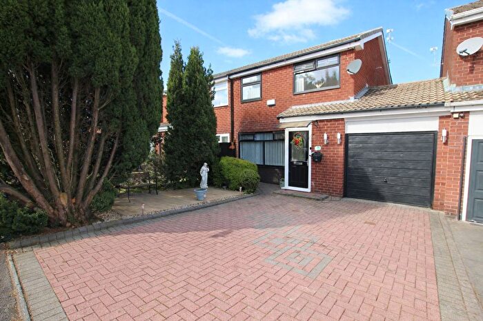 3 Bedroom Semi Detached House For Sale In Bronville Close, Chadderton, OL1