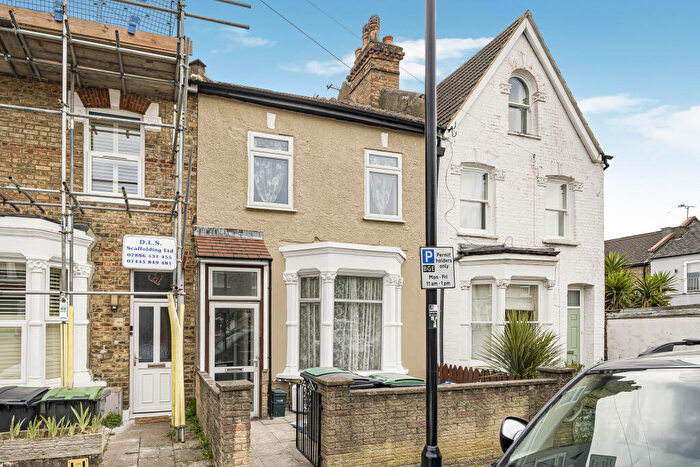 1 Bedroom Flat For Sale In Shropshire Road, Bowes Park, London, N22