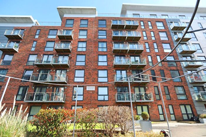 1 Bedroom Flat To Rent In Longfield Centre, Prestwich, M25