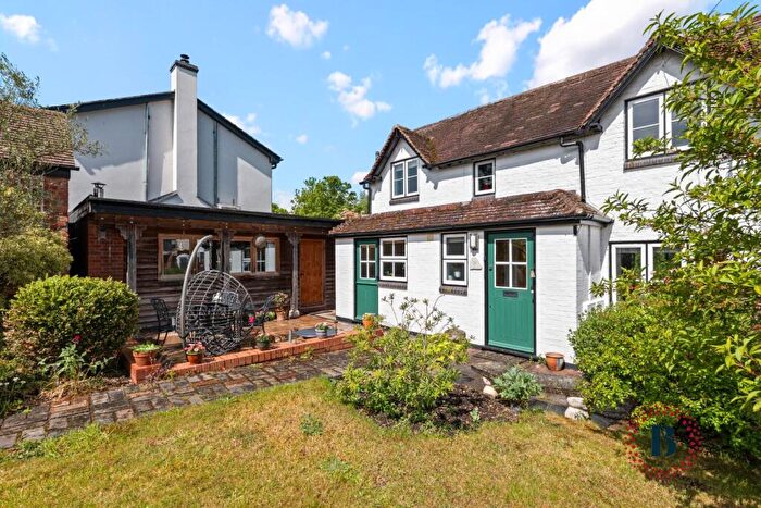 3 Bedroom Semi-Detached House For Sale In Keytes Lane, Barford, CV35