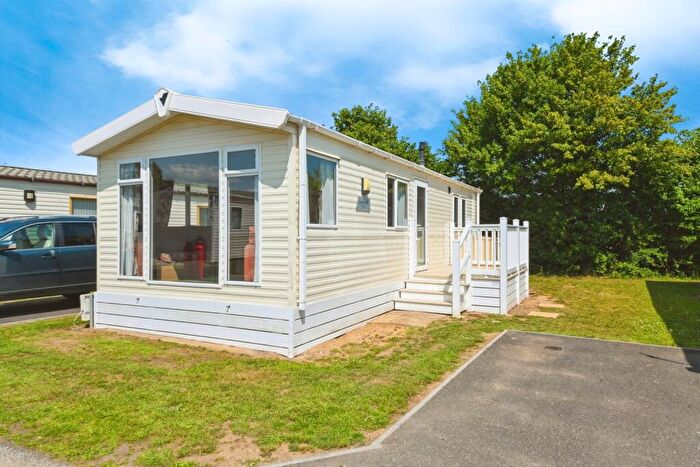 2 Bedroom Mobile Home For Sale In Colchester Road, St. Osyth, Clacton-on-Sea, Essex, CO16