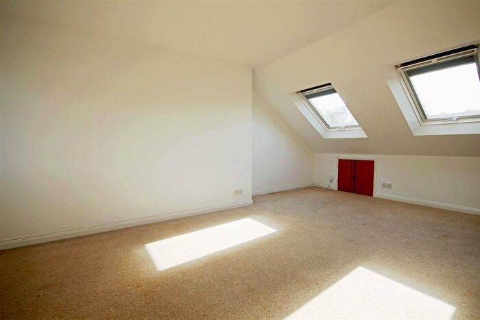 4 Bedroom Semi-Detached House To Rent In Mackie Avenue, Patcham, Brighton, BN1