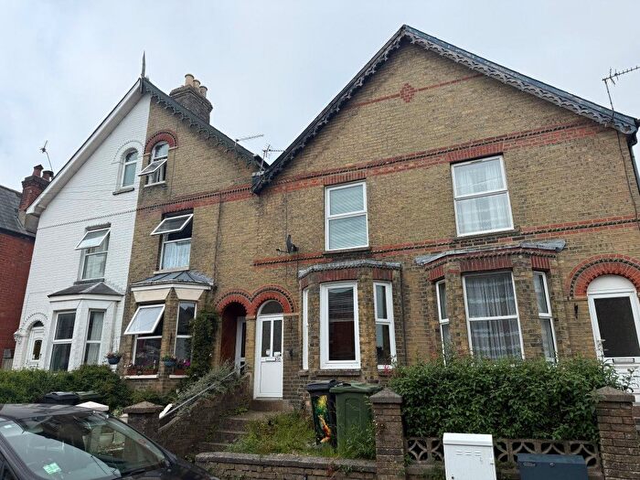 2 Bedroom Terraced House For Sale In Tennyson Road, Cowes, Isle Of Wight, PO31