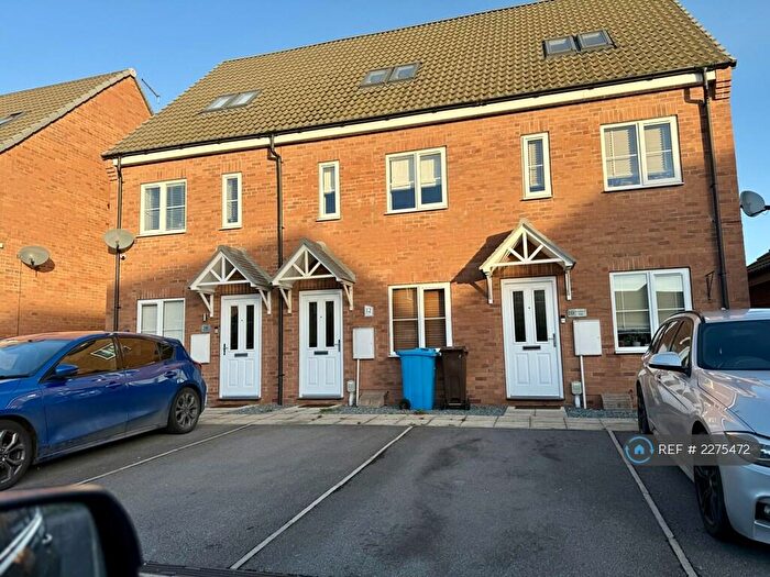 3 Bedroom Terraced House To Rent In Brockwell Park, Kingswood, Hull, HU7