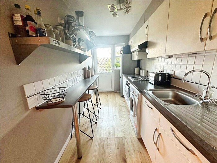 1 Bedroom Apartment For Sale In Arragon Court, Waterlooville, Hampshire, PO7