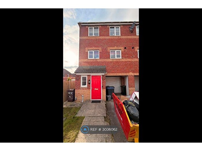 3 Bedroom Semi-Detached House To Rent In St Adians Close, Bradford, BD6