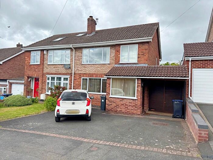 3 Bedroom Semi Detached House For Sale In Priorsfield Road, Kenilworth, CV8