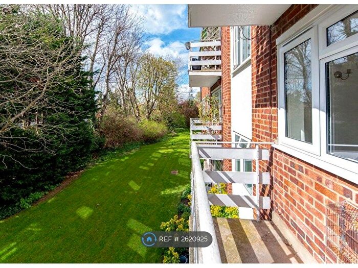 1 Bedroom Flat To Rent In St. Andrews Square, Surbiton, KT6