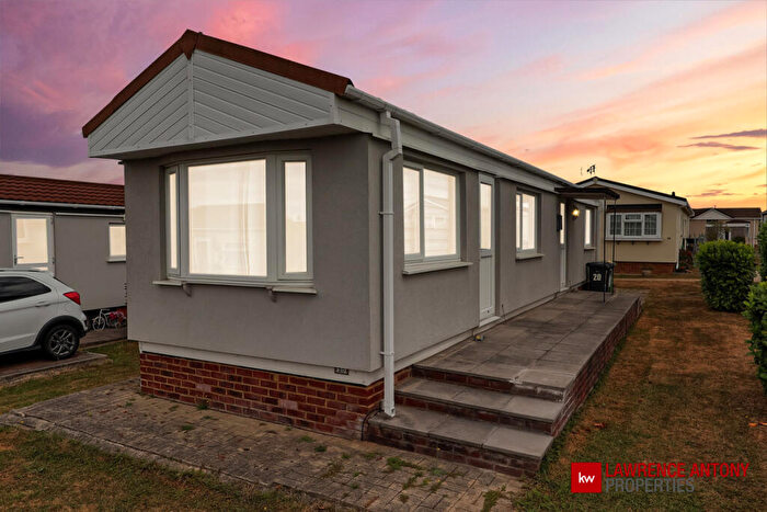 2 Bedroom Park Home For Sale In Tower Park, Hullbridge, SS5