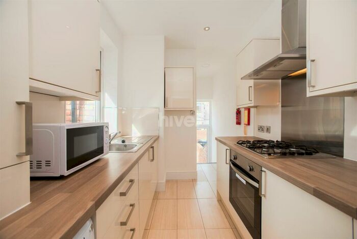 5 Bedroom Maisonette To Rent In Brandon Grove, Sandyford, Newcastle Upon Tyne, NE2