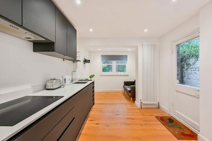 1 Bedroom Flat To Rent In Foulden Road, Stoke Newington, London, N16