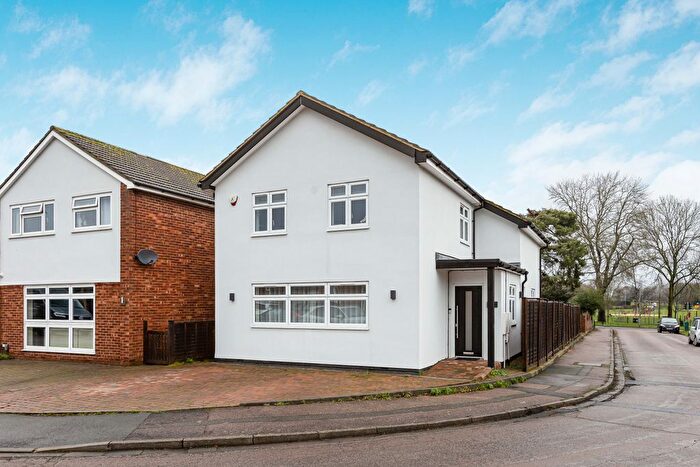 4 Bedroom Detached House For Sale In Carisbrooke Road, St. Albans, Hertfordshire, AL2