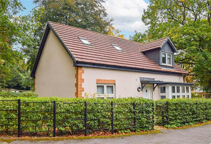 3 Bedroom Detached Bungalow For Sale In Bath Road, Devizes, Wiltshire, SN10