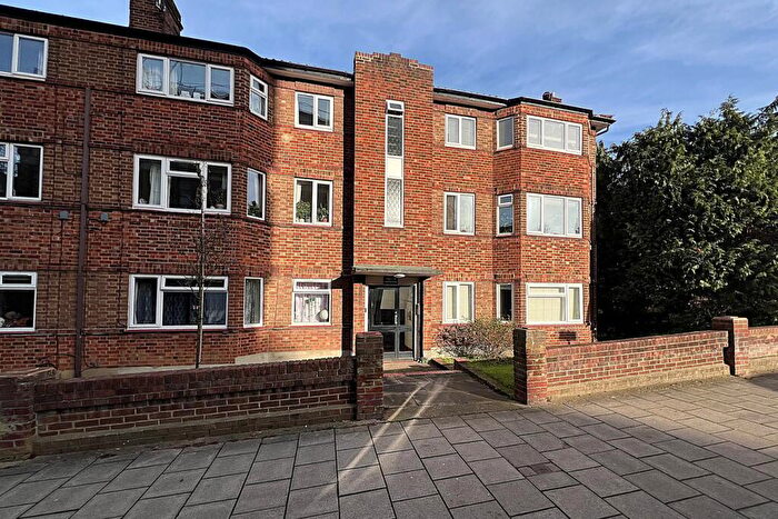 2 Bedroom Apartment For Sale In Garrison Court, Hitchin, SG4