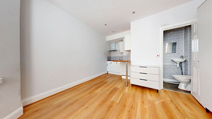 Studio To Rent In Gunterstone Road, London, W14