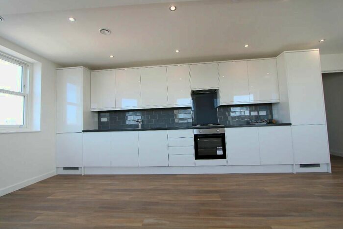 2 Bedroom Flat To Rent In Disraeli Road, London, SW15