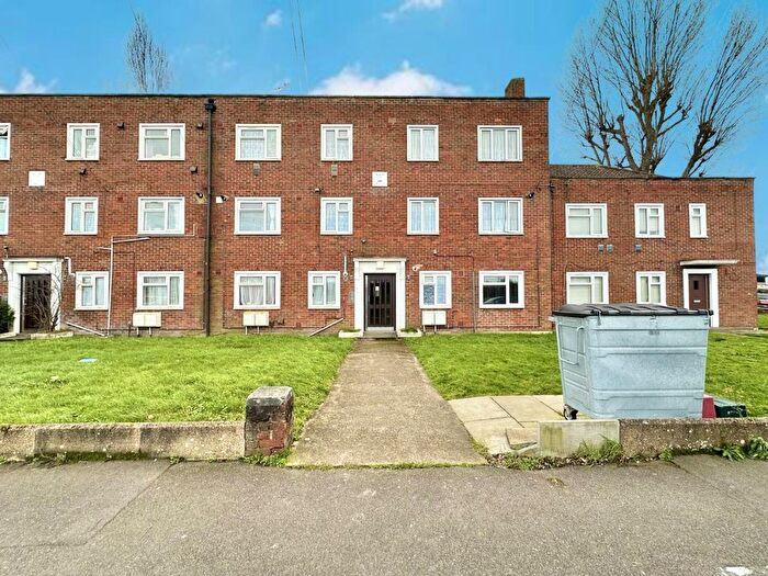 3 Bedroom Flat For Sale In Warwick Road, Hounslow, TW4