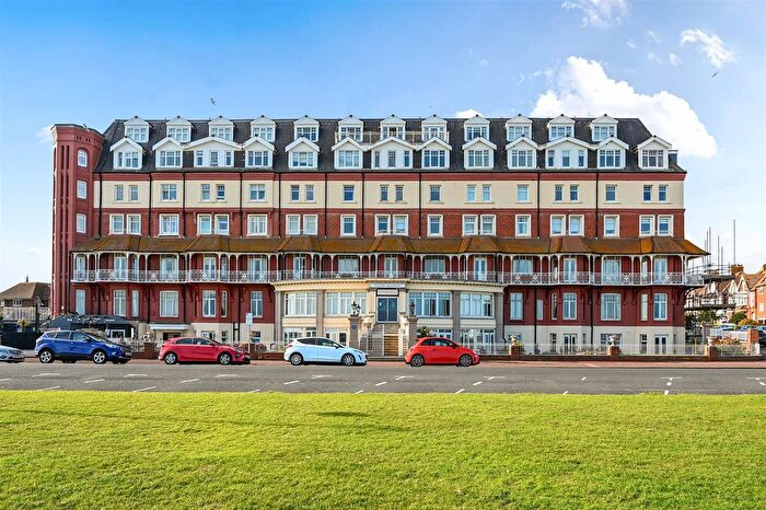 2 Bedroom Flat For Sale In De La Warr Parade, Bexhill-On-Sea, TN40