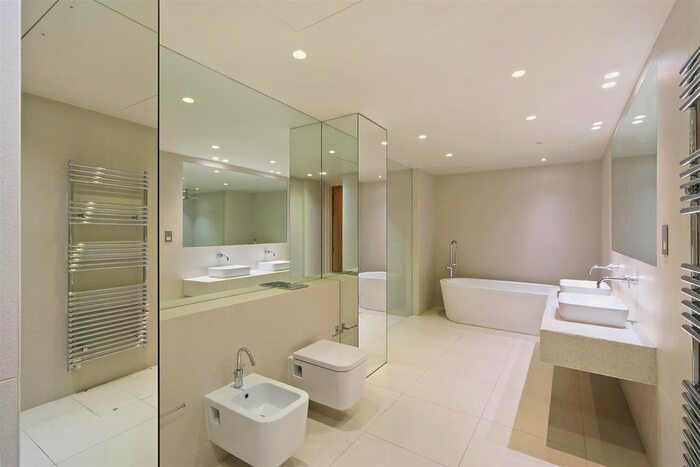 3 Bedroom Flat To Rent In Palace Gate, Kensington, W8