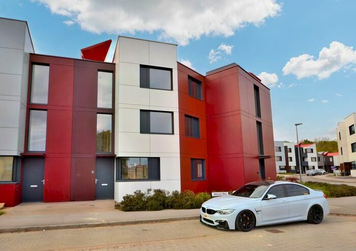 3 Bedroom Terraced House To Rent In Milland Way, Oxley Park, MK4