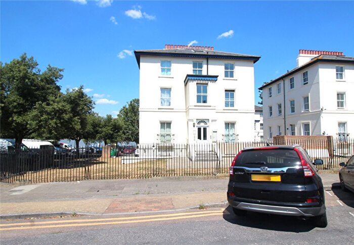 2 Bedroom Flat To Rent In Lansdowne Square, Northfleet, Gravesend, Kent, DA11