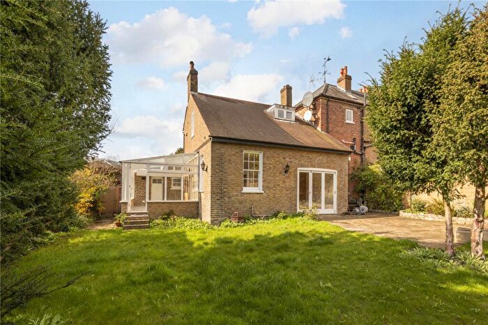 3 Bedroom End Of Terrace House To Rent In Warren Rise, New Malden, Surrey, KT3