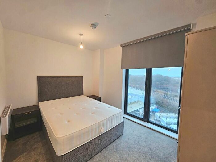 2 Bedroom Apartment To Rent In Whitehall Road, Leeds, West Yorkshire, LS12