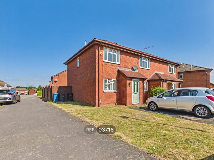 2 Bedroom Town House To Rent In Thornthwaite Close, Nottingham, NG2