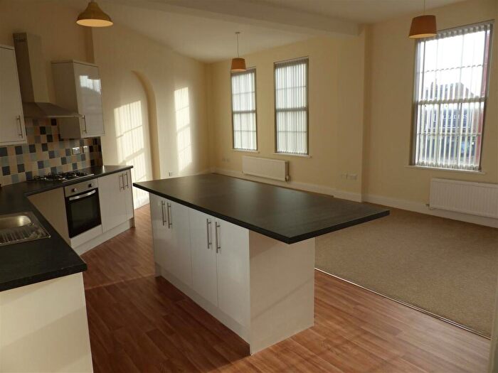 2 Bedroom Apartment To Rent In Flat, - Pershore Road South, B30