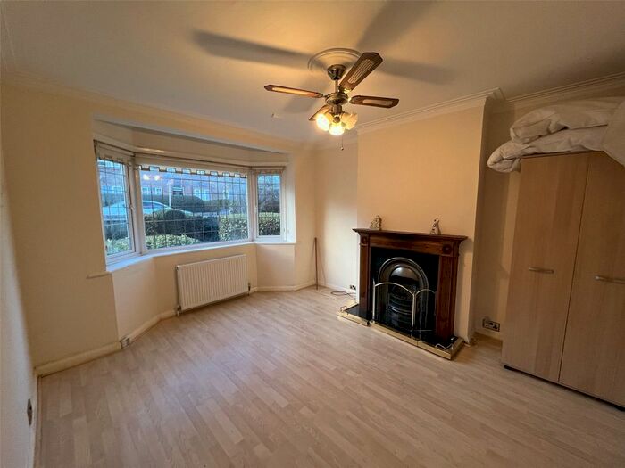 2 Bedroom Flat To Rent In York Way, London, N20
