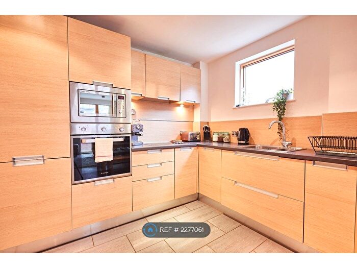2 Bedroom Flat To Rent In Hornbeam Way, Manchester, M4