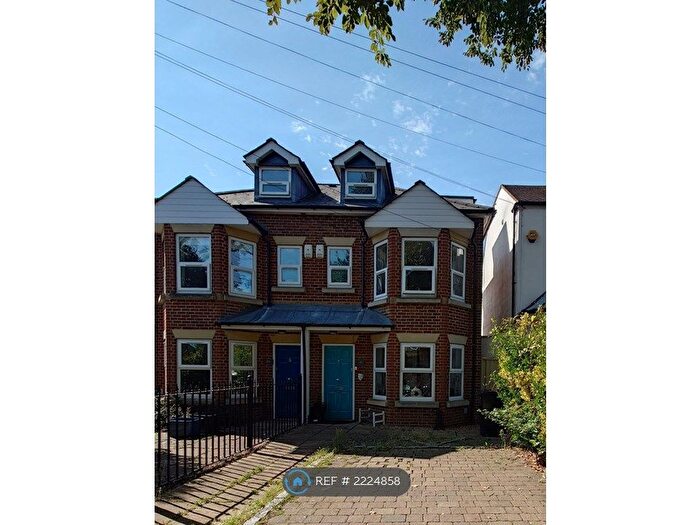 4 Bedroom Semi-Detached House To Rent In Oak Avenue, Hampton, TW12