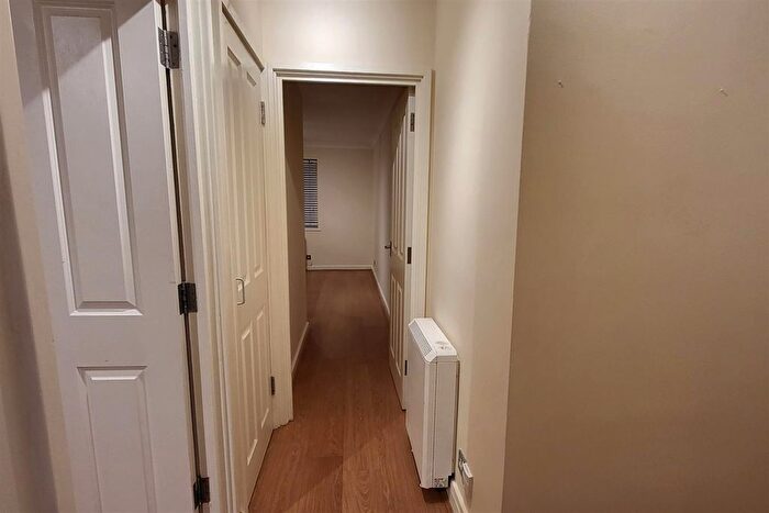 1 Bedroom Maisonette For Sale In Greenacres, New Barnet, EN4