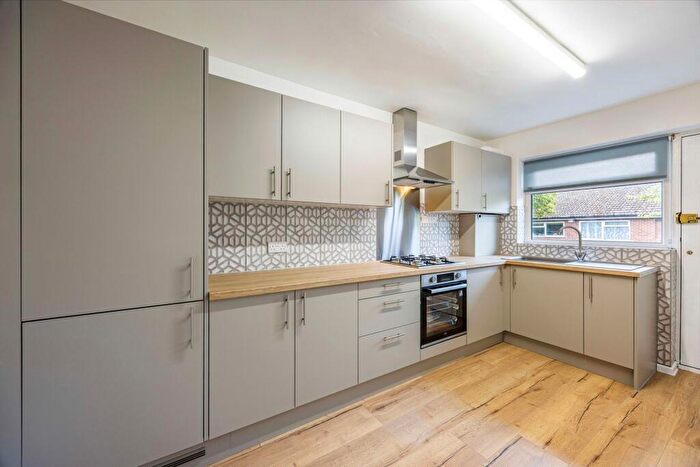 2 Bedroom Maisonette To Rent In Clumber Crescent South, Nottingham, NG7