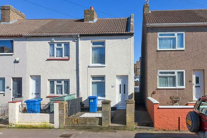 2 Bedroom End Of Terrace House To Rent In Harold Road, Sittingbourne, ME10