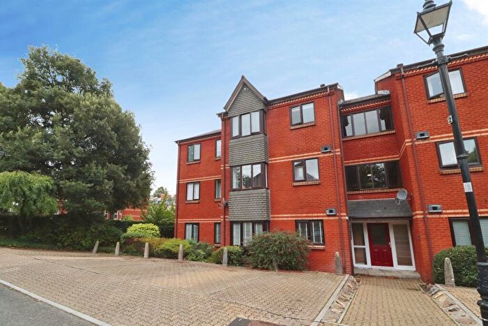 2 Bedroom Flat For Sale In Mariners Heights, Penarth, CF64