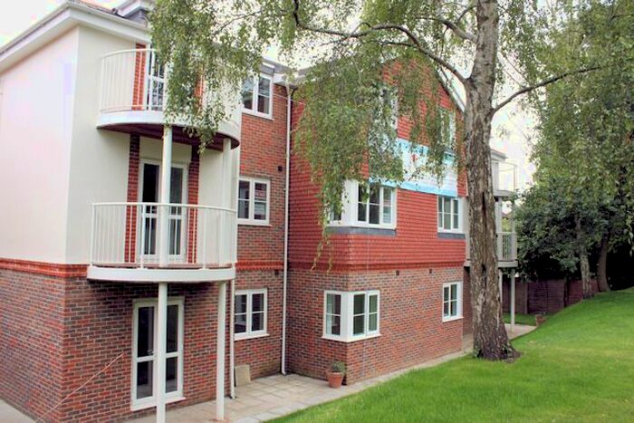 2 Bedroom Flat To Rent In Vale Farm Road, Horsell, Woking, GU21
