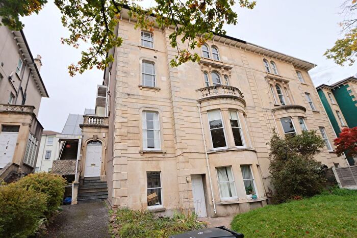4 Bedroom Flat To Rent In Top Floor Flat, Oakland Road, Redland, Bristol, BS6