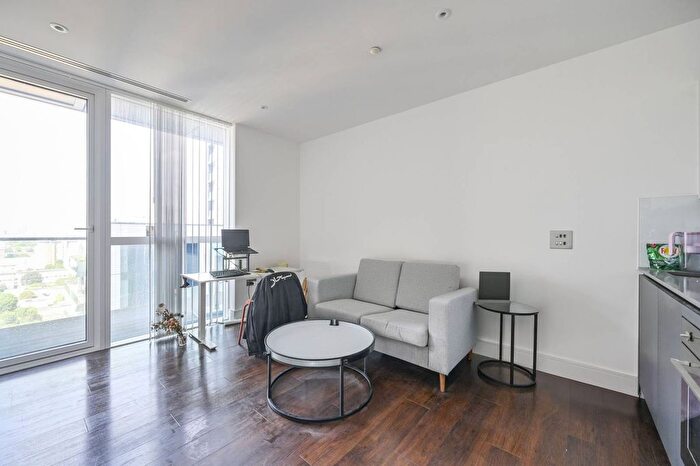 Studio To Rent In Maine Tower, Canary Wharf, London, E14