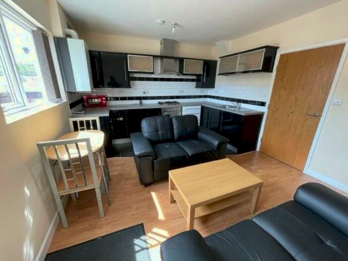 3 Bedroom Apartment To Rent In Glossop Road, Sheffield, S10