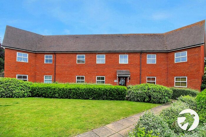 2 Bedroom Flat To Rent In Plantation Road, Gillingham, Kent, ME7