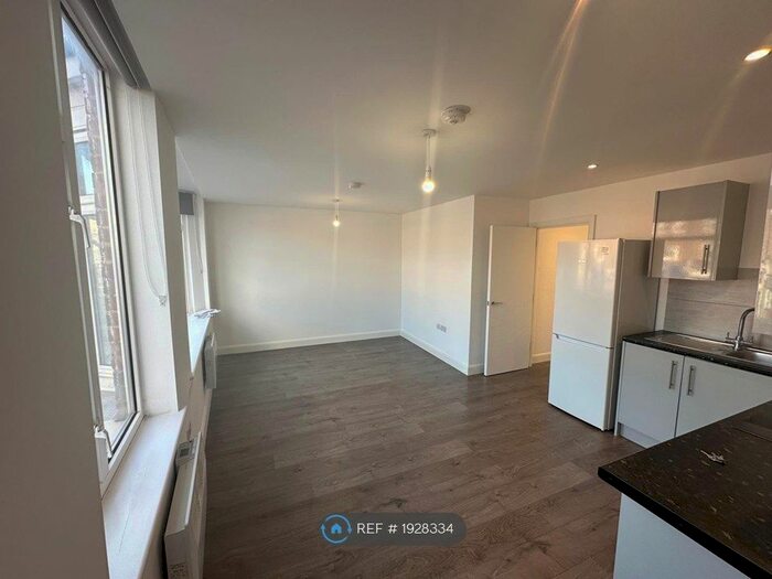 2 Bedroom Flat To Rent In Shenley Road, Borehamwood, WD6