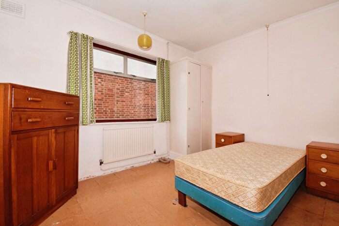 2 Bedroom Bungalow For Sale In Aylestone Lane, Wigston, Leicestershire, LE18
