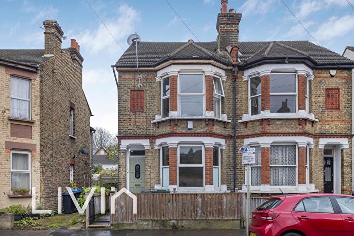 2 Bedroom Flat For Sale In Benson Road, Croydon, CR0